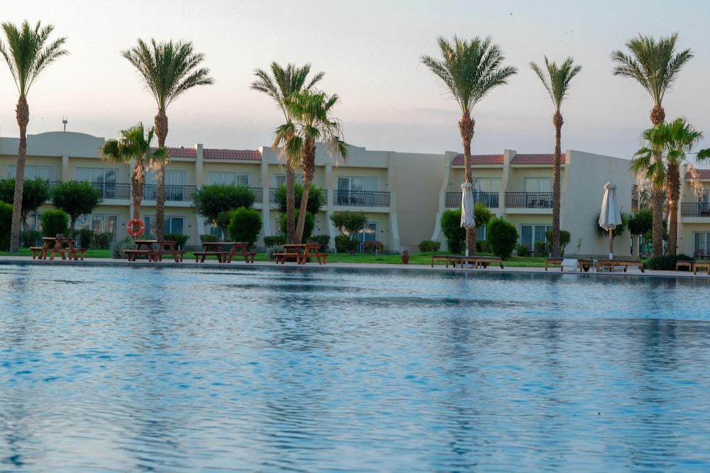 Doubletree By Hilton Sharks Bay Resort Sharm el-Sheikh Exterior photo