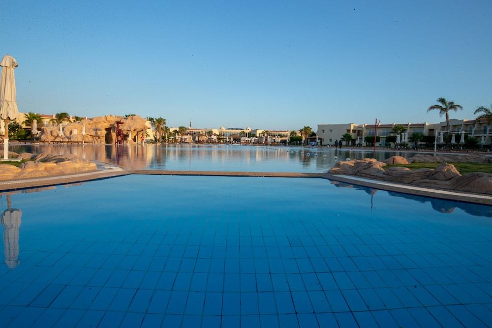 Doubletree By Hilton Sharks Bay Resort Sharm el-Sheikh Exterior photo