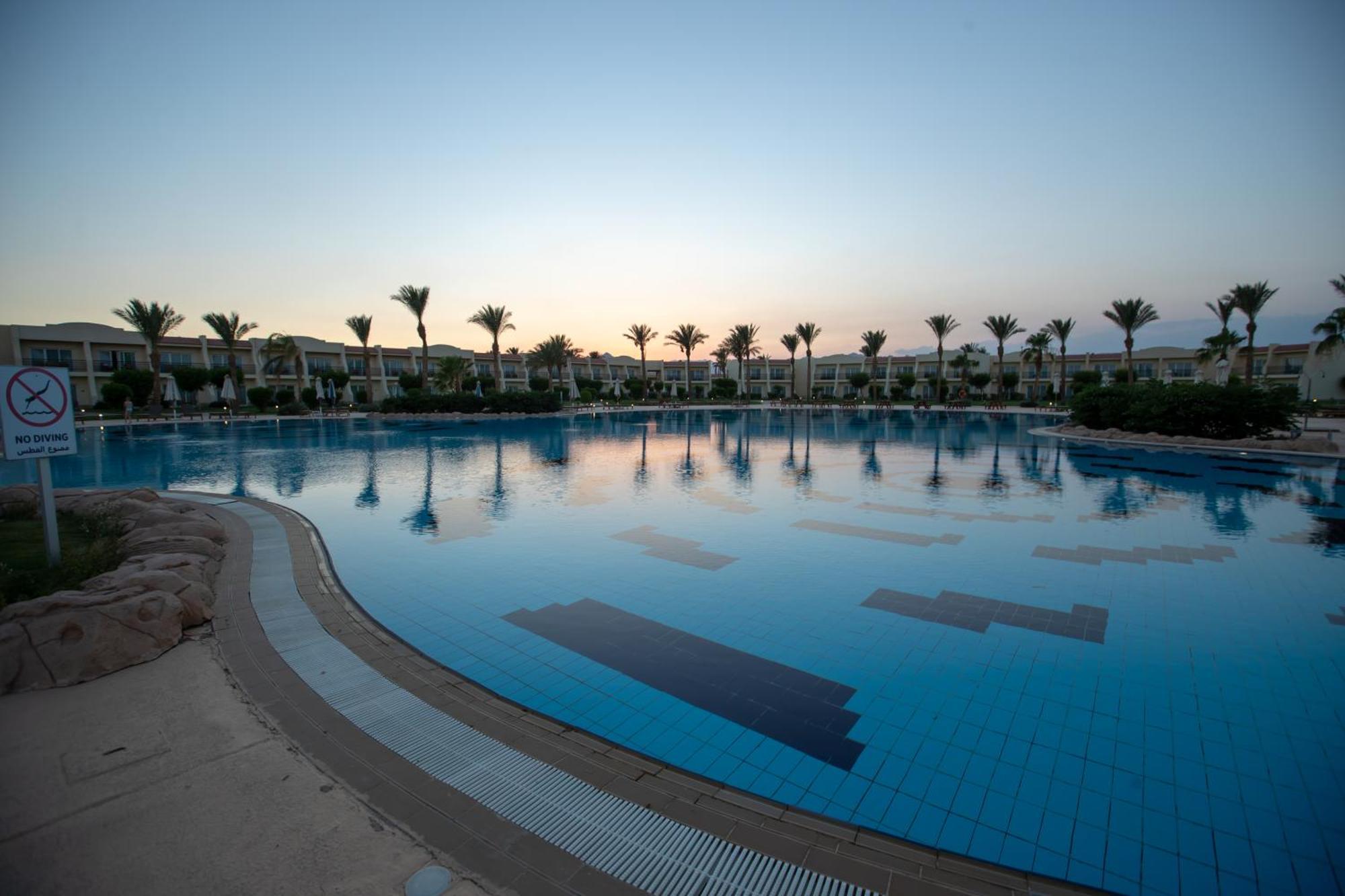 Doubletree By Hilton Sharks Bay Resort Sharm el-Sheikh Exterior photo